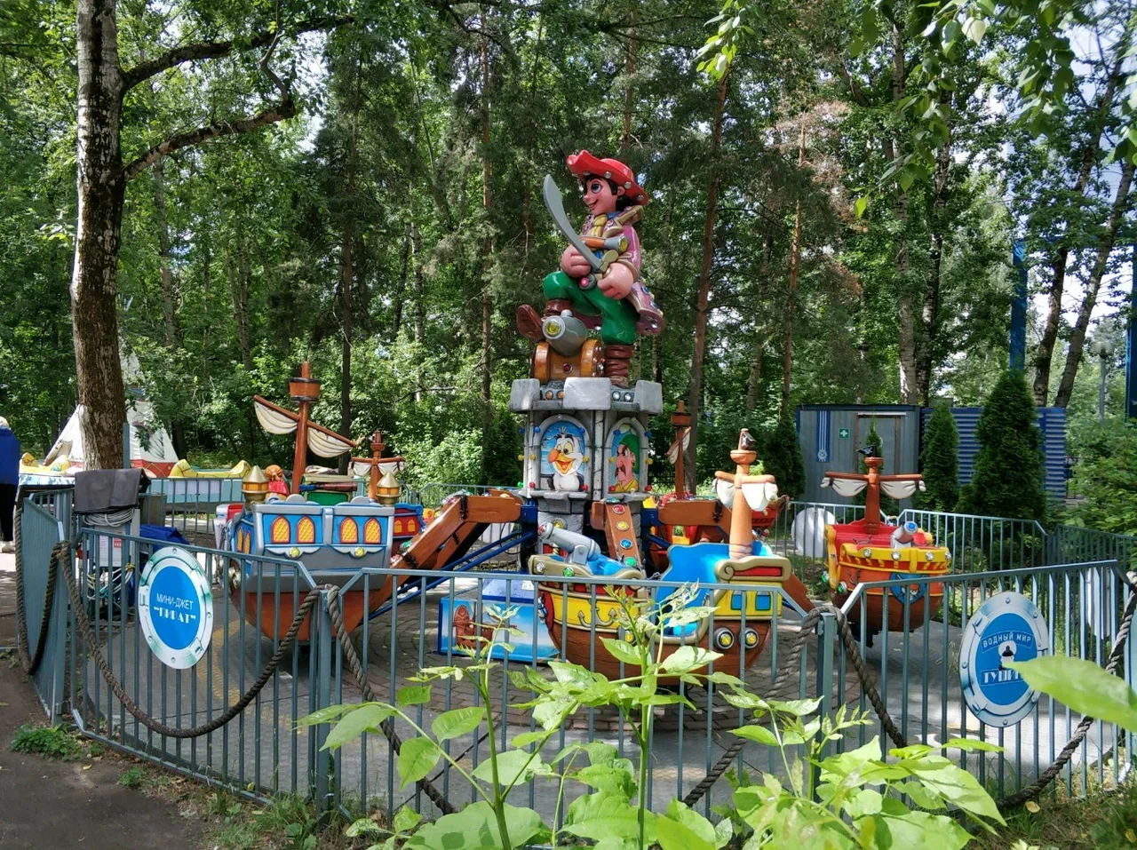 Фото Парк аттракционов Карусель в парке Северное Тушино - развлечение в Москве | Досугатор